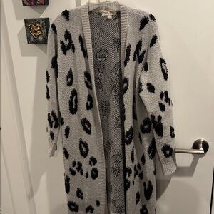 Knox Rose Gray and Black Leopard Print Sweater